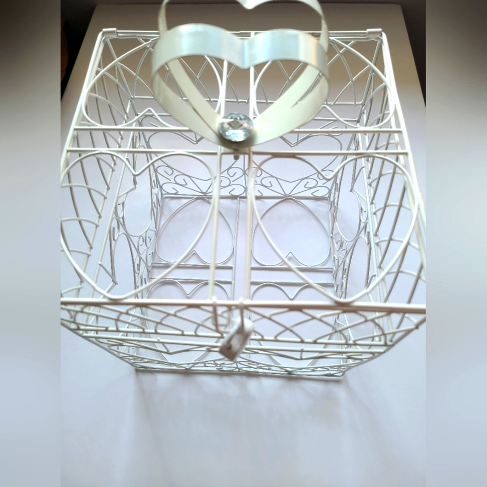 Elegant Gifts and Cards cage in white, with heart, lock, and crystal accents 💎